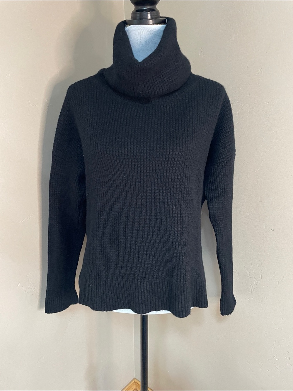 Kinross Women’s Black Cashmere Turtleneck Sweater Waffle Knit, Medium